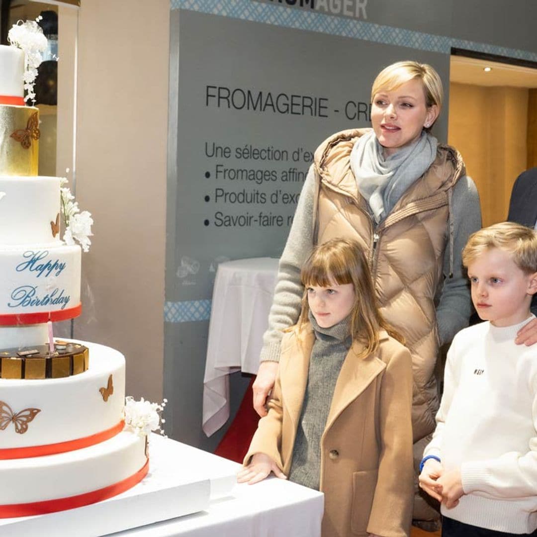 Charlene de Mónaco celebra su 46 cumpleaños en un popular mercado y acompañada de su marido y sus hijos