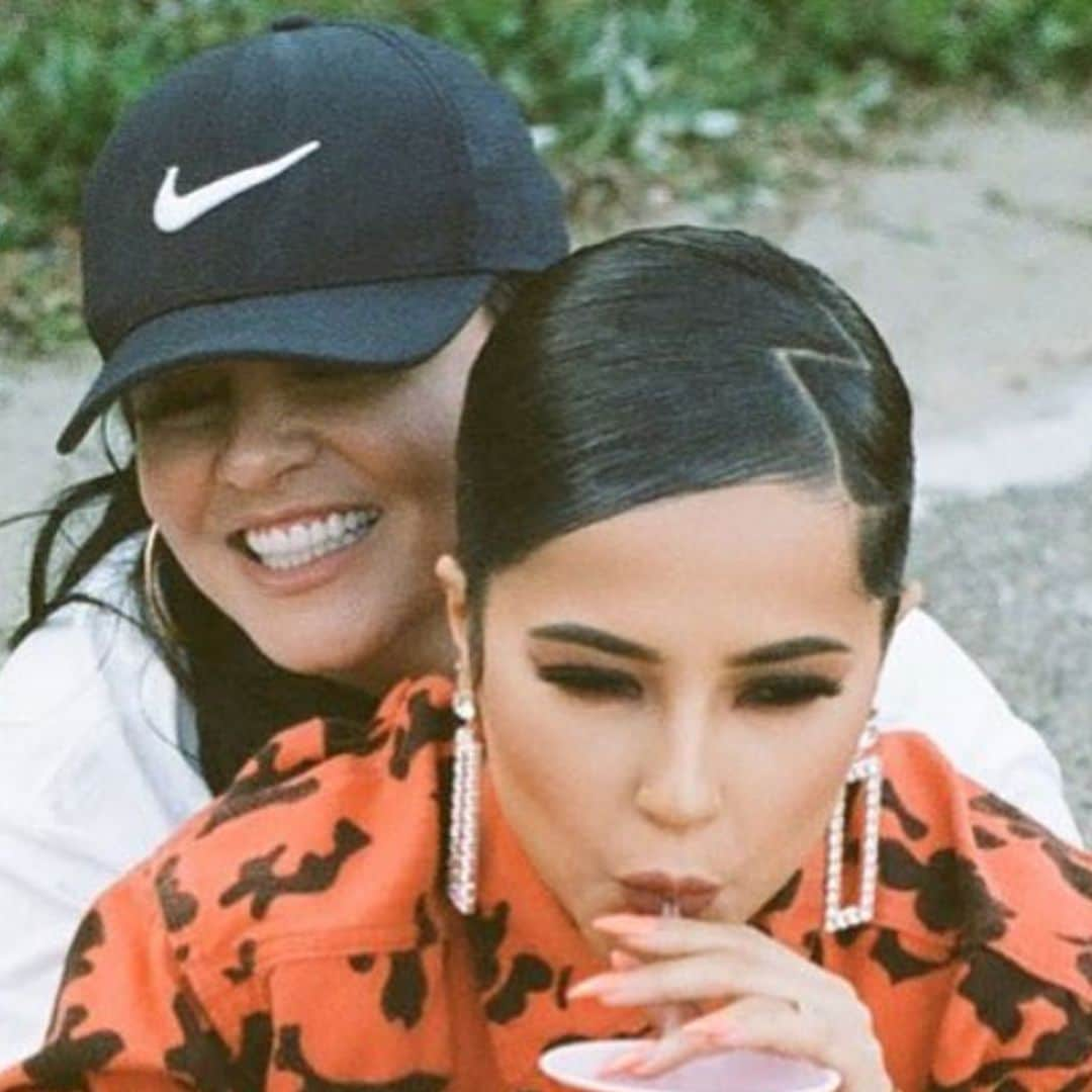 Becky G publica una foto con su mamá, ¡y parecen hermanas!