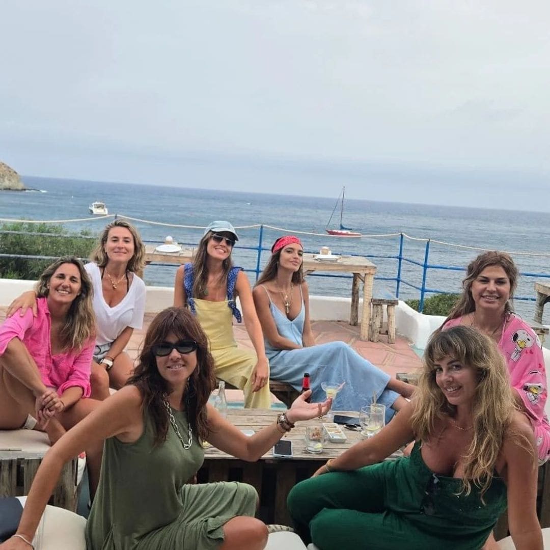 Sara Carbonero de vacaciones con amigas Vanesa Martín, Isabel Jimenez Van Martinez