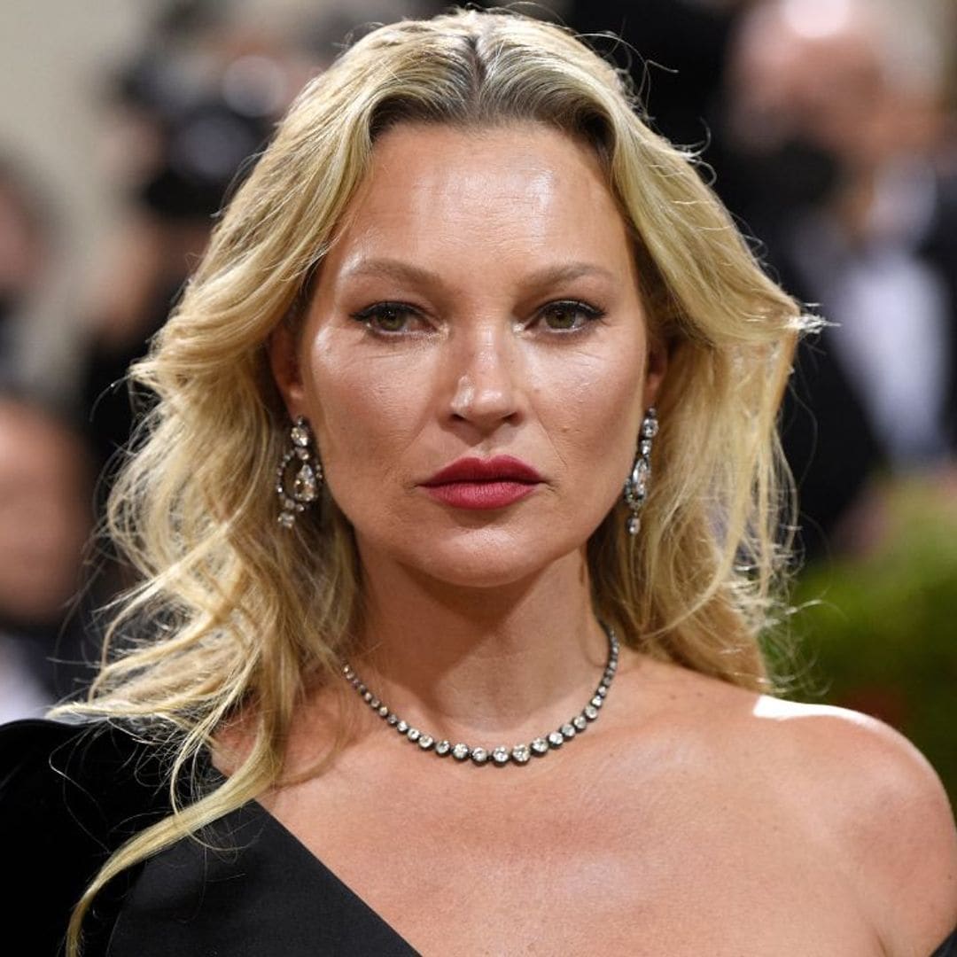 La espectacular reaparición de Kate Moss sobre las pasarelas en la 'Milan Fashion Week'