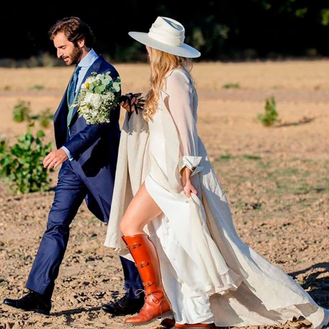 Guía para casarse con botas: así se lleva la tendencia que conquista a las novias más 'cañeras'