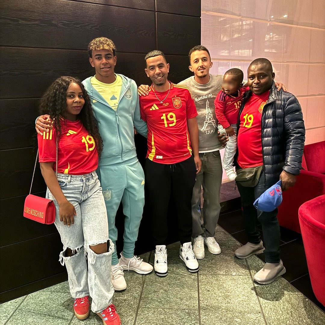 Así es la familia de Lamine Yamal, el héroe de la selección española en la Eurocopa, a la que está muy unido