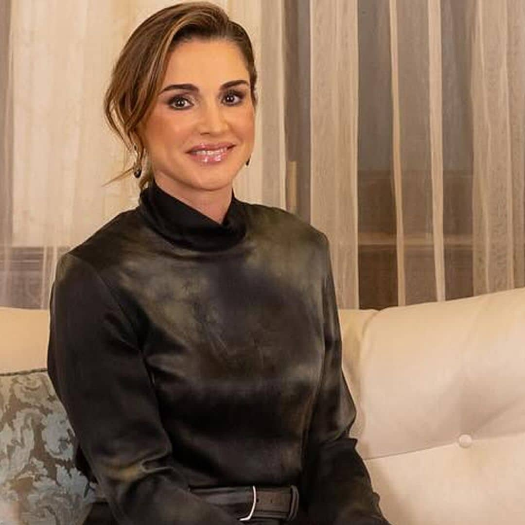 El inesperado vestido nuevo de Rania de Jordania que transforma con complementos mágicos