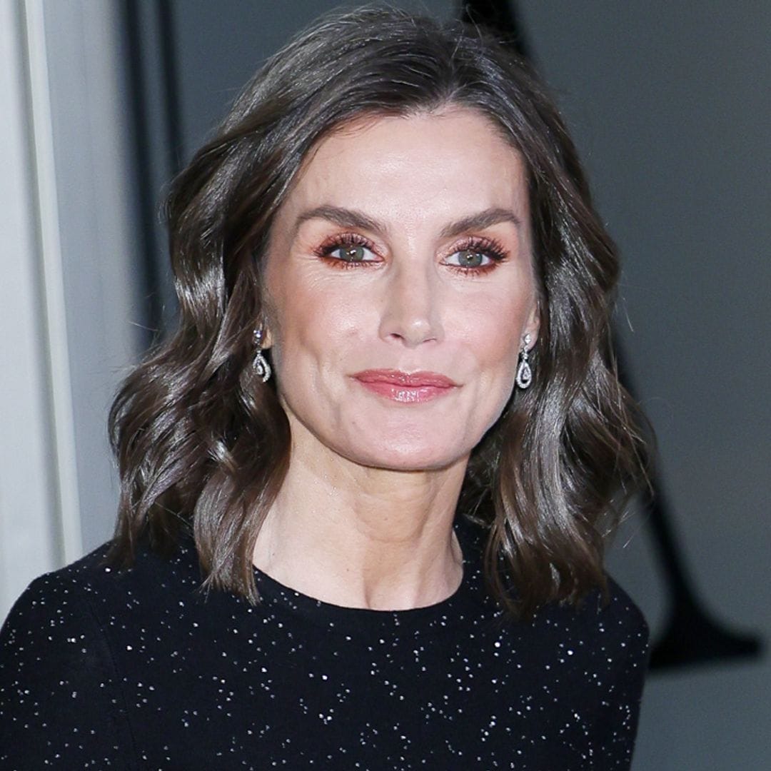 El detalle que hemos visto en los últimos looks de la reina Letizia (y no, no es su corte de pelo)