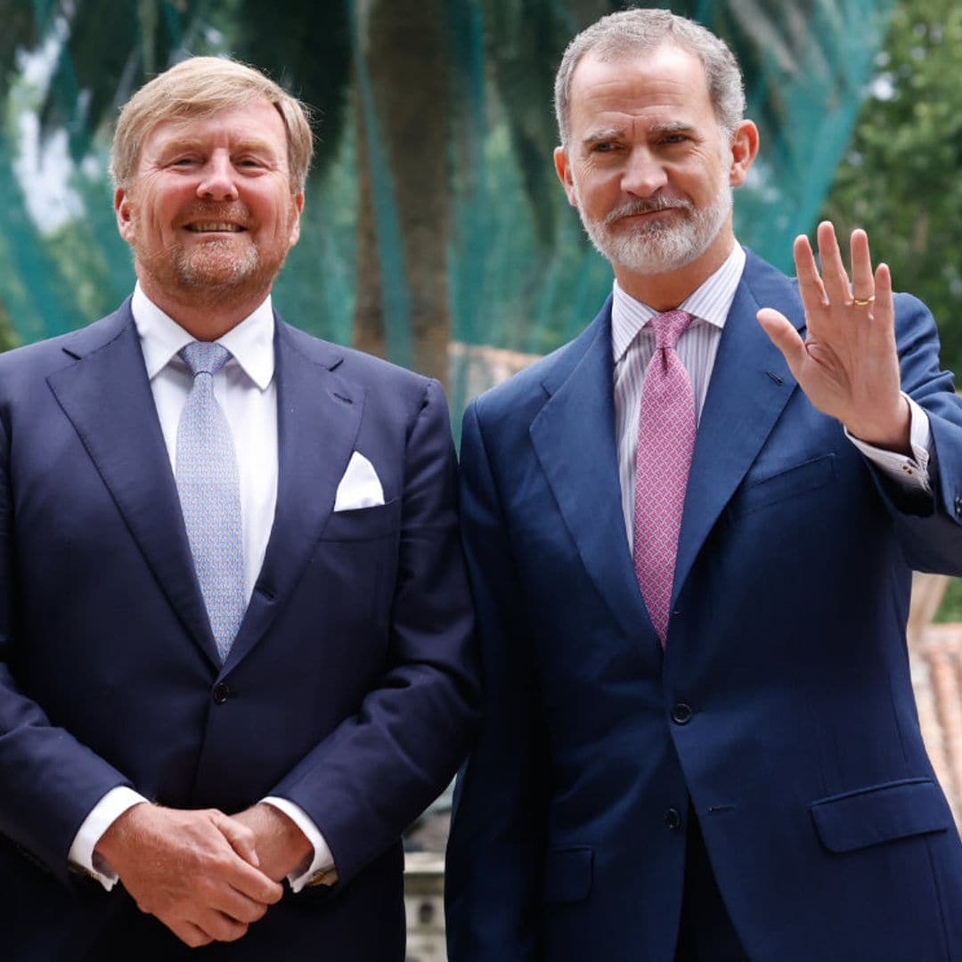 El efusivo abrazo con el que el rey Felipe ha recibido en Madrid a Guillermo de Países Bajos