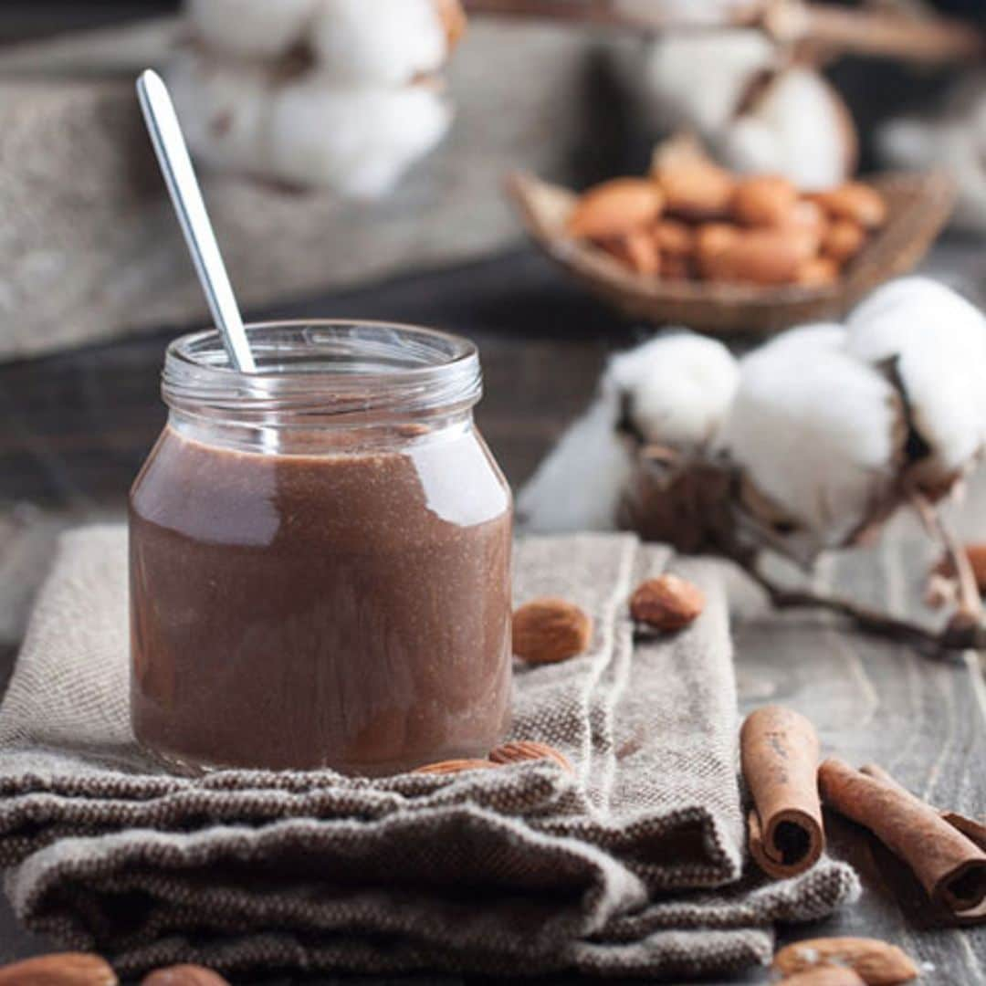 Postre de algarroba y almendras