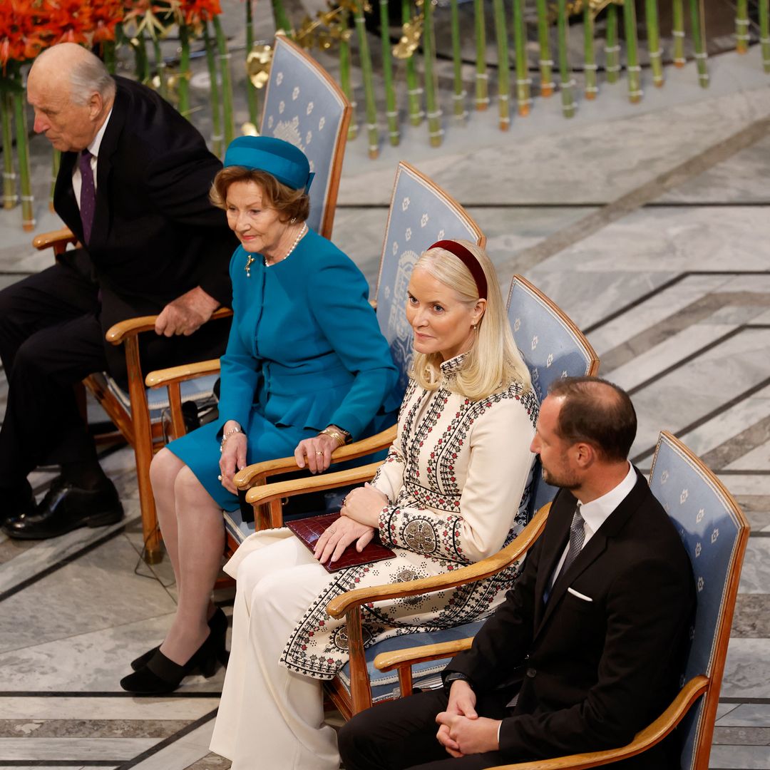 Haakon y Mette-Marit, junto a los reyes de Noruega en los Nobel en medio de las preocupaciones familiares