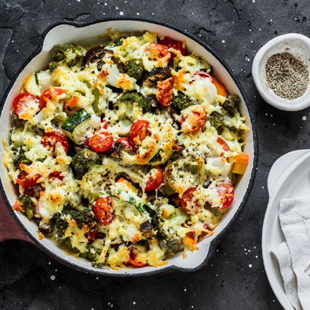 Cazuela vegetariana de 'ratatouille' gratinada con queso