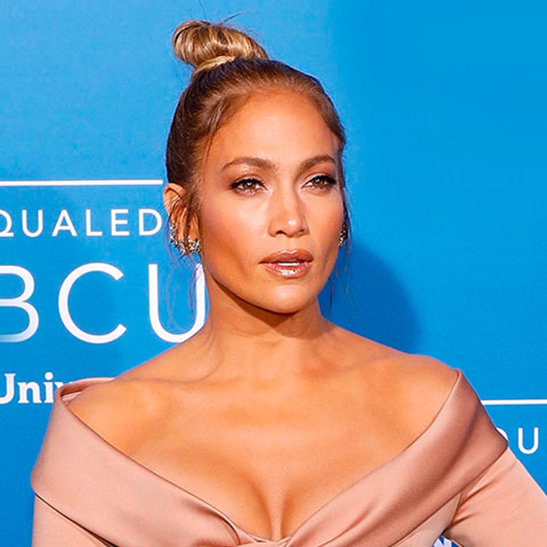 Maquillaje natural y multiusos: primera pista sobre el próximo 'hit' de Jennifer Lopez