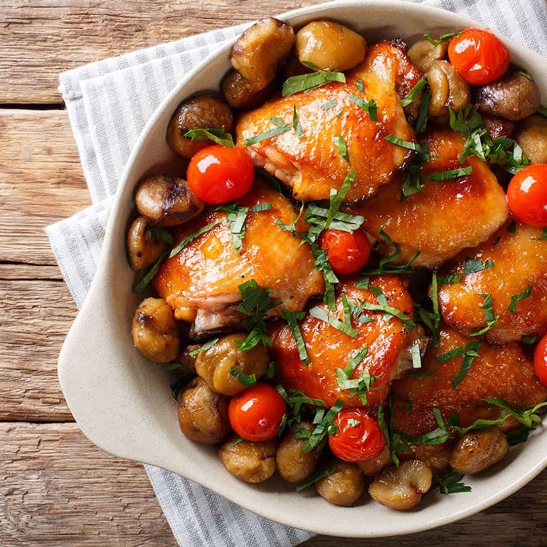 Pollo asado con castañas y tomates cherry