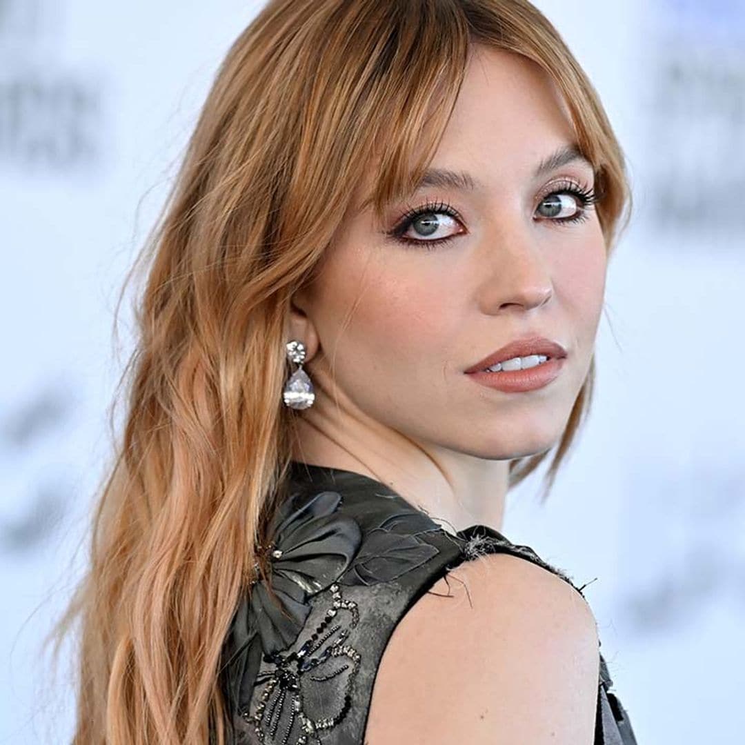 Ni pelirroja ni con flequillo: Sydney Sweeney recupera su look más famoso