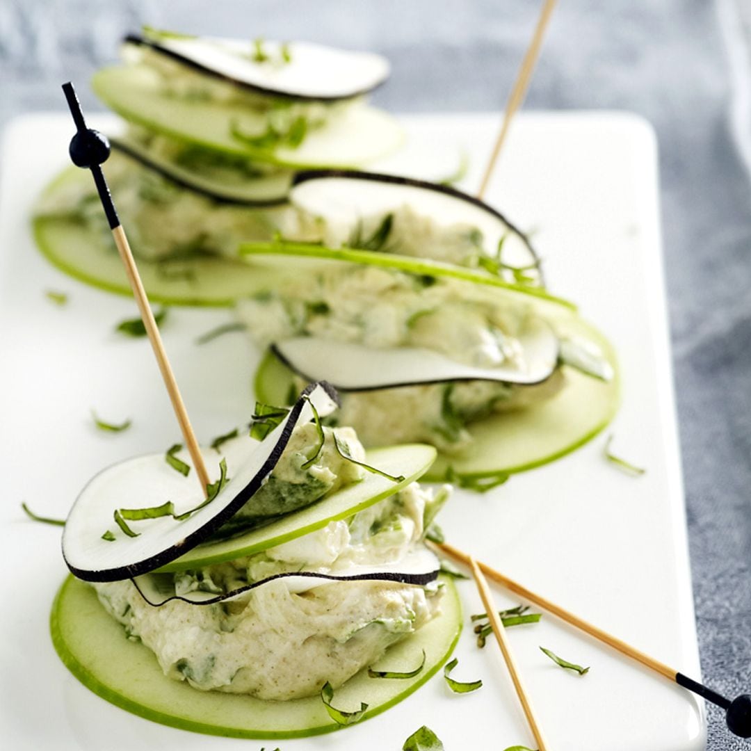 Pinchitos de manzana, rábano y queso de cabra