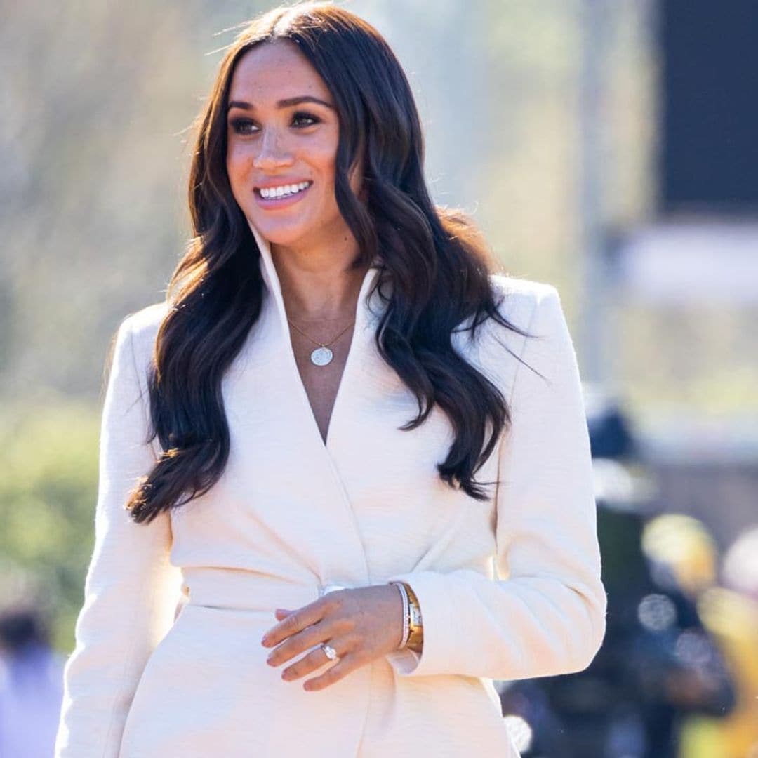 Meghan Markle recupera su estilo más 'royal' a pocos días de su regreso a Reino Unido