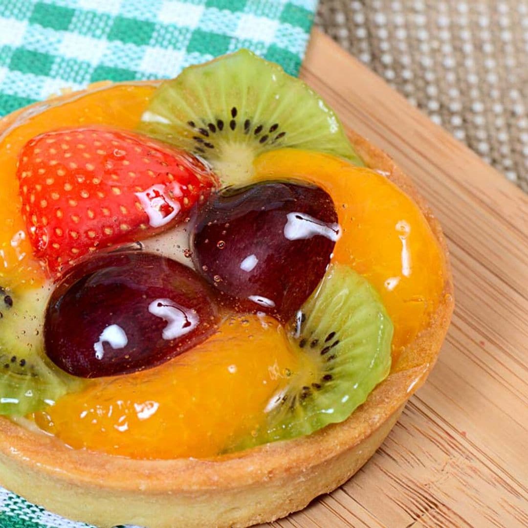 Mini tarta de hojaldre con frutas y crema a la almendra