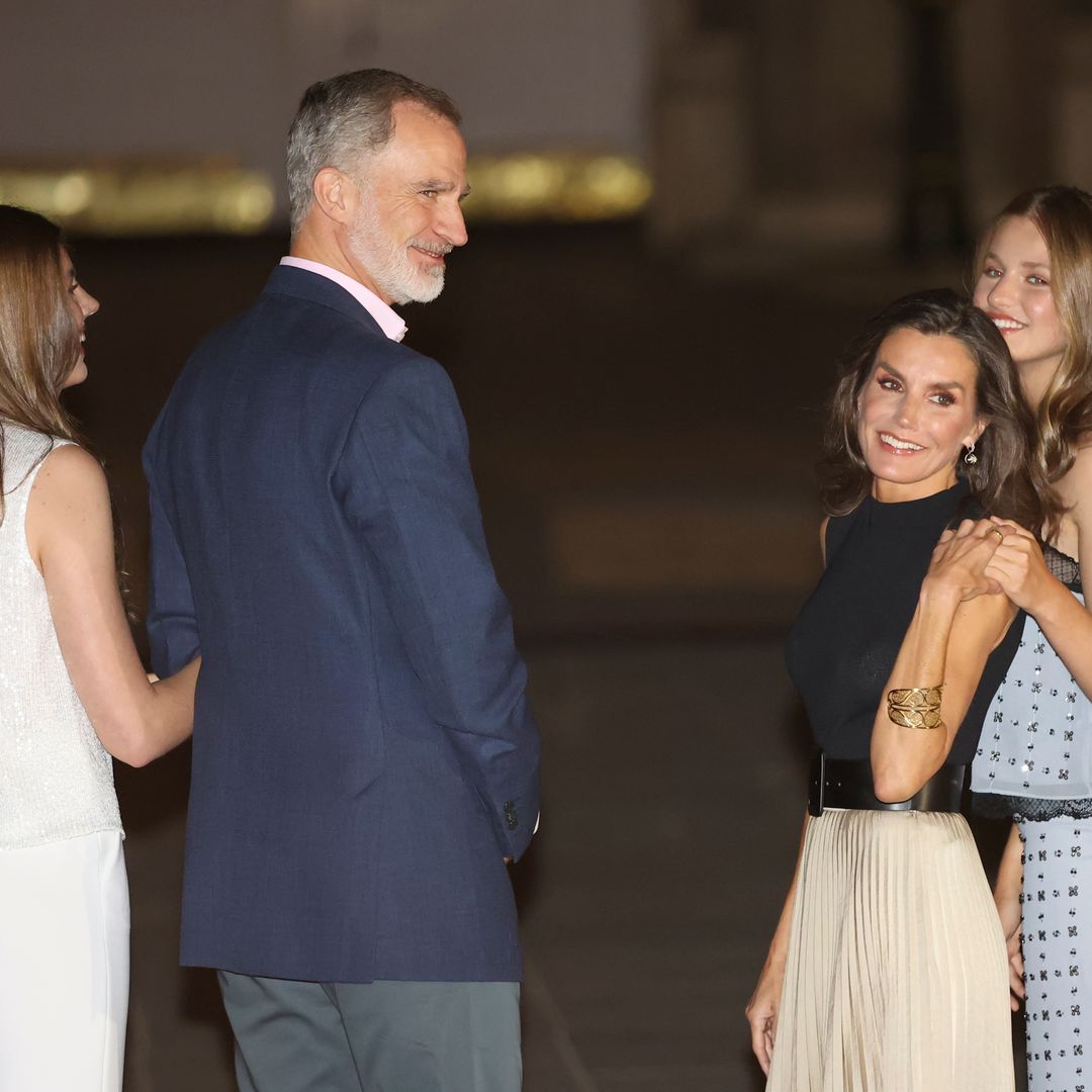 Todos los gestos de don Felipe hacia sus hijas que no quiere esconder en público