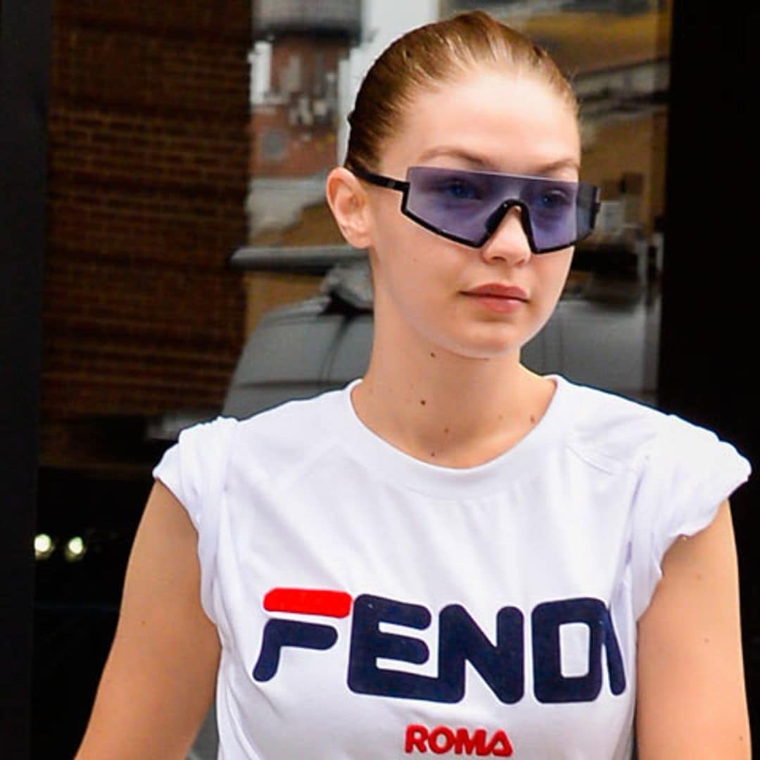 ¿Vestido o pantalón? Gigi Hadid propone dos ideas para un 'casual friday'