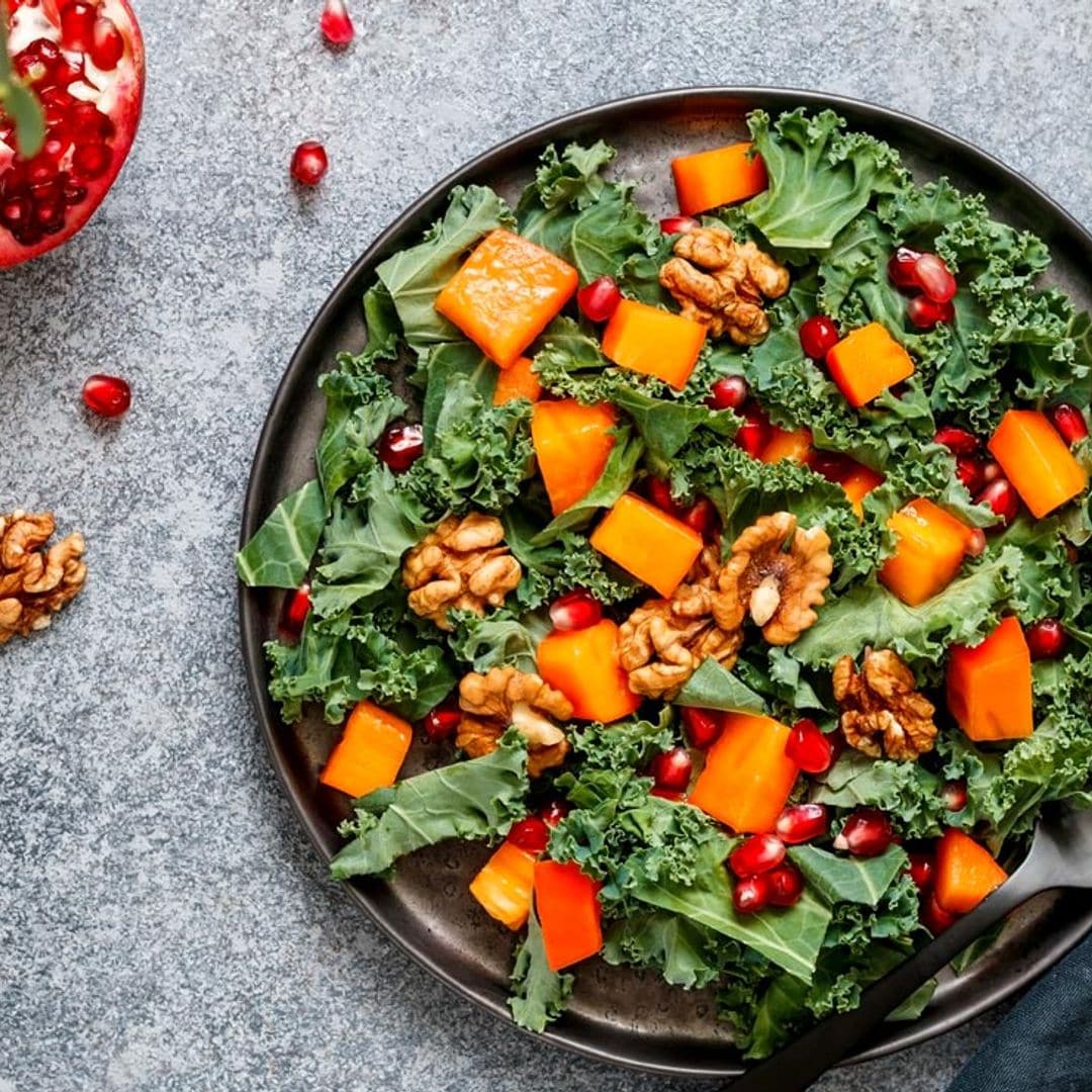 Ensalada de kale, caqui y granada