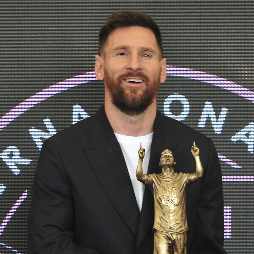 Lionel Messi es honrado con el premio al futbolista con más títulos en la historia