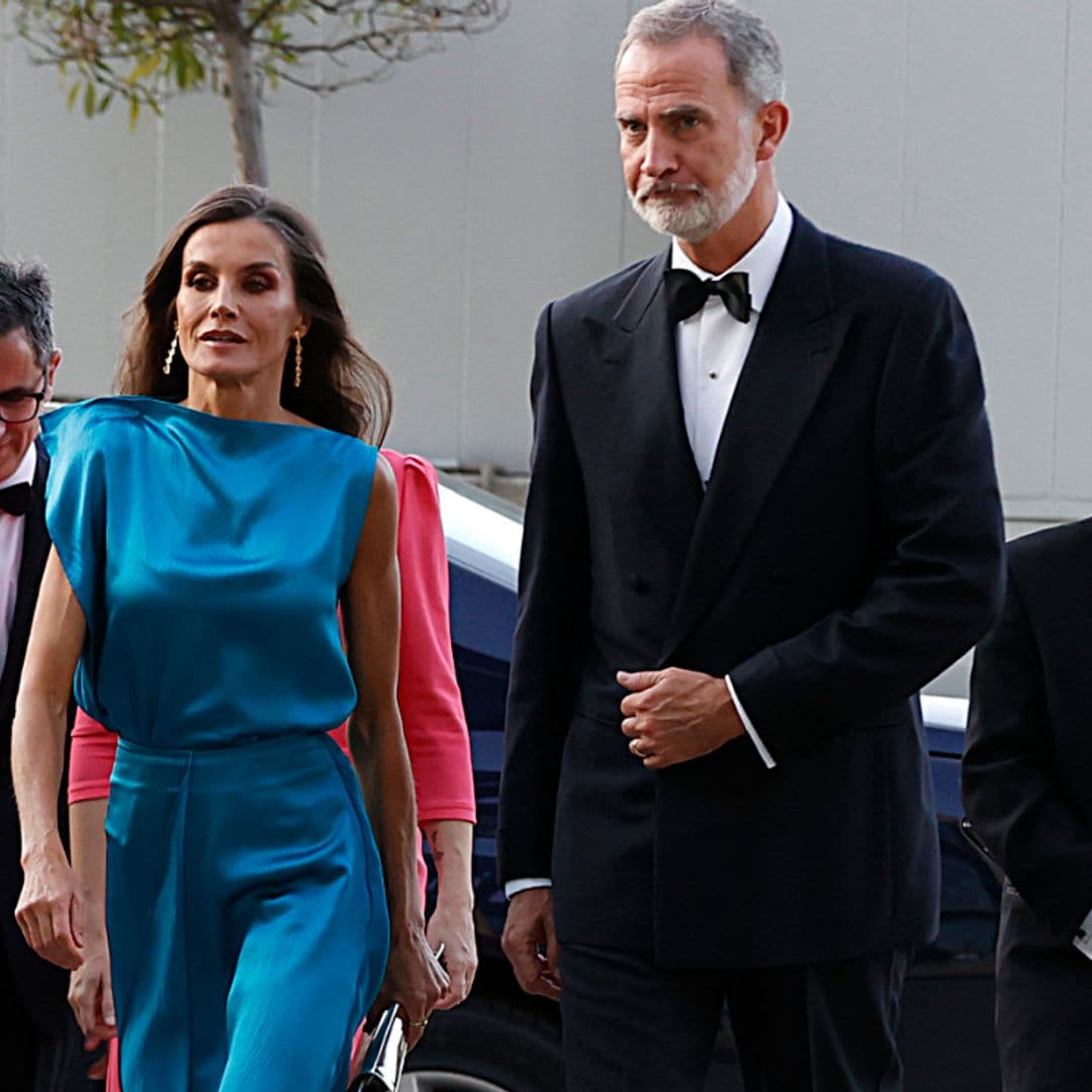 La reina Letizia, junto al rey Felipe, se reencuentra con compañeros periodistas en una velada de premios