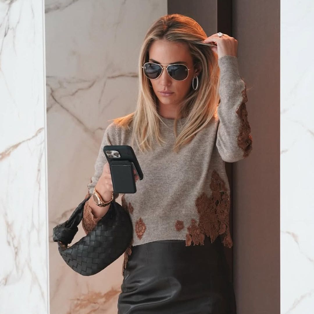 El look otoñal de Alice Campello con el bolso de lujo fácil de combinar que adoran modelos y 'royals'