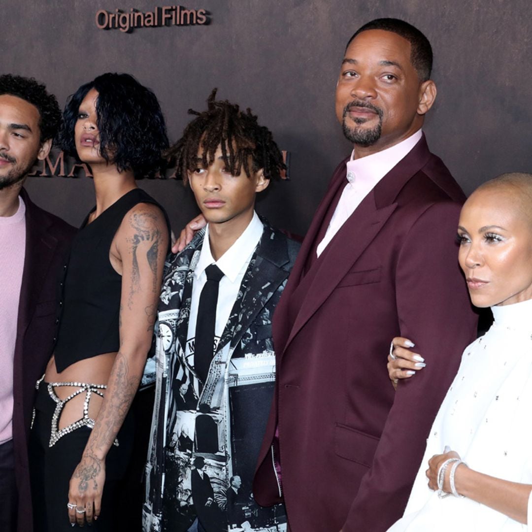 La familia de Will Smith, una piña en la gran reaparición pública del actor tras la bofetada de los Oscar