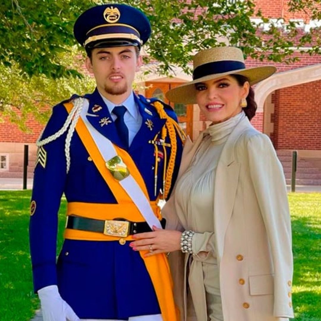 Con la emoción a flor de piel, Ana Bárbara acompaña a su hijo Emiliano en su graduación