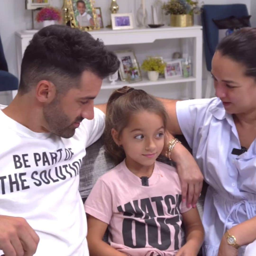 Alaïa y su simpática reacción al ver el primer beso entre sus padres