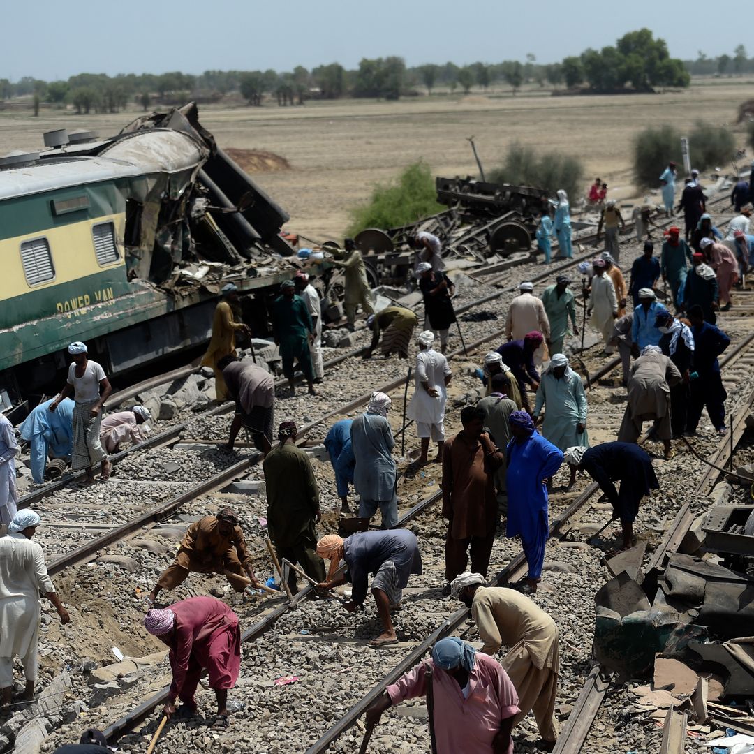 Una boda en Pakistán termina en tragedia: un accidente de autobús deja 27 muertos y solo la novia sobrevive