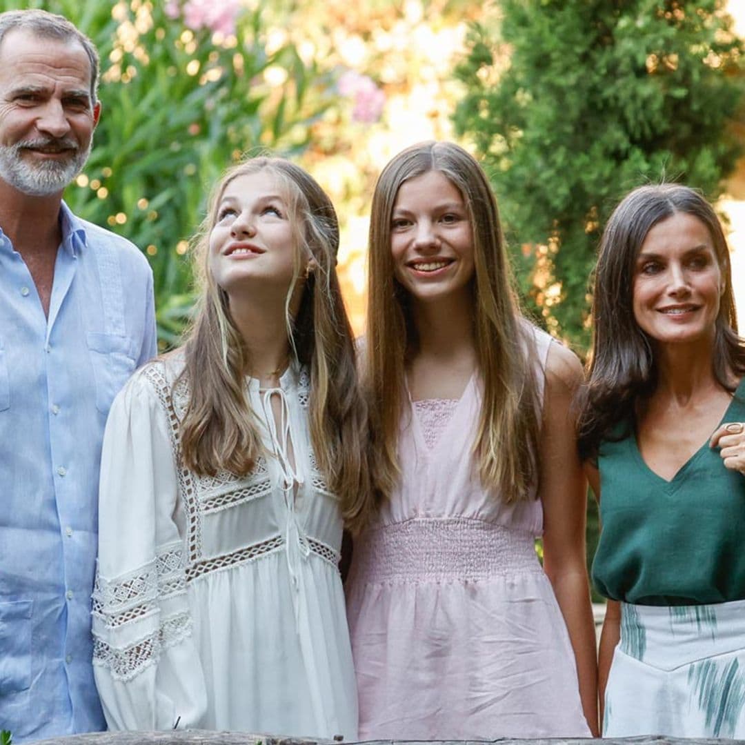 Los Reyes y sus hijas visitan la Cartuja de Valldemossa, una antigua residencia real