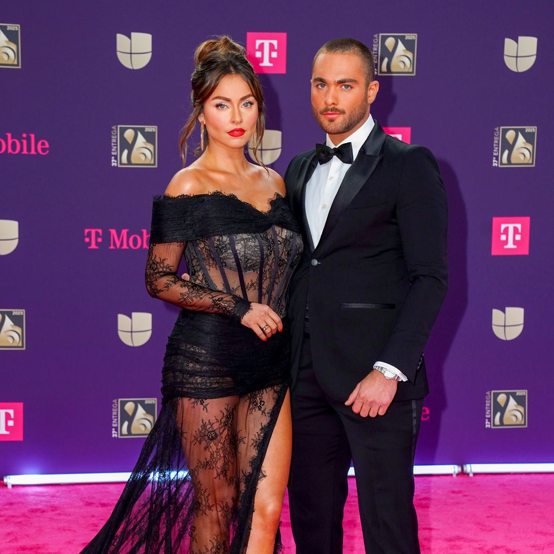 Enamorados y cómplices, Claudia Martín y su novio debutan sobre la alfombra