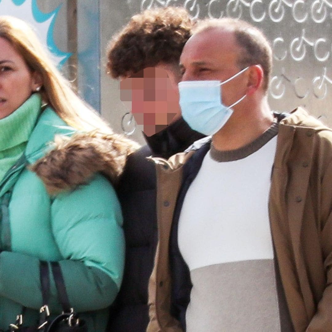 Ainhoa Armentia, junto a su marido y sus hijos, ‘como si nada hubiera pasado’