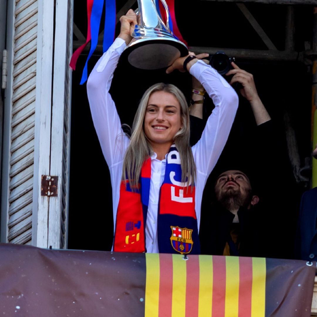 ¡Campeonas de Europa! La gran fiesta de las jugadoras del FC Barcelona por las calles de la ciudad tras volver a casa