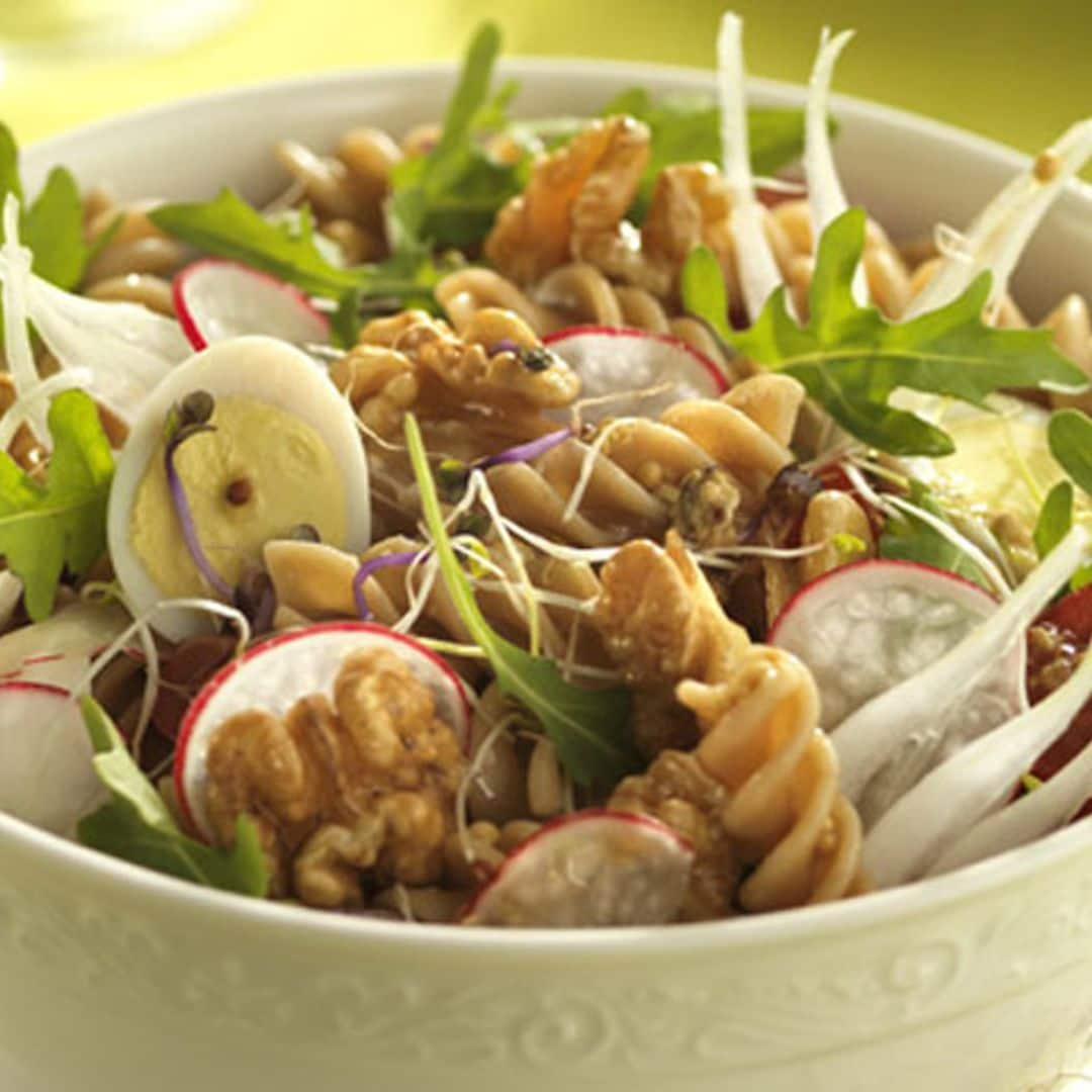 Ensalada de pasta integral con nueces