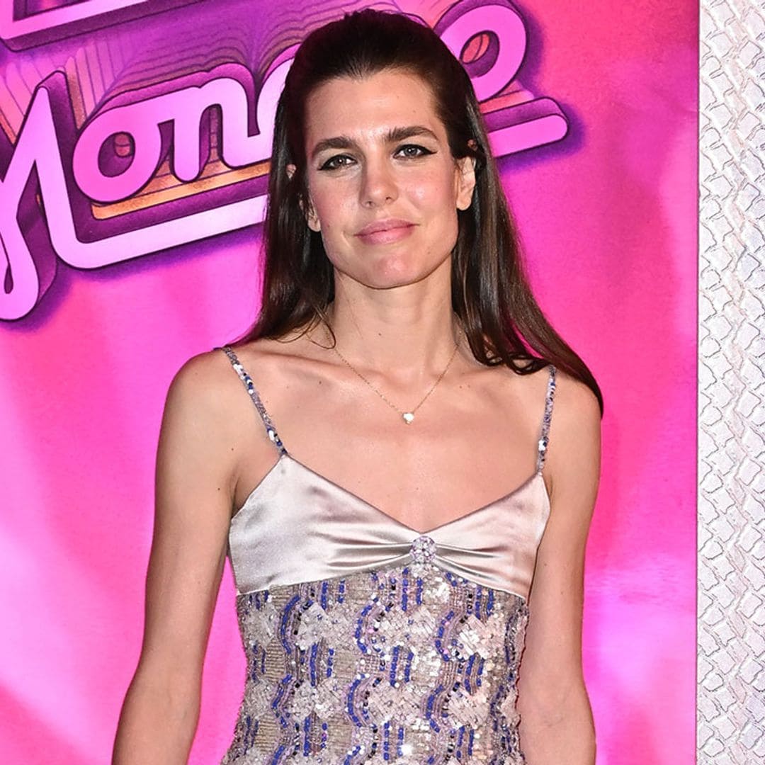 Carlota Casiraghi triunfa con su peinado 'coquette' en el Baile de la Rosa