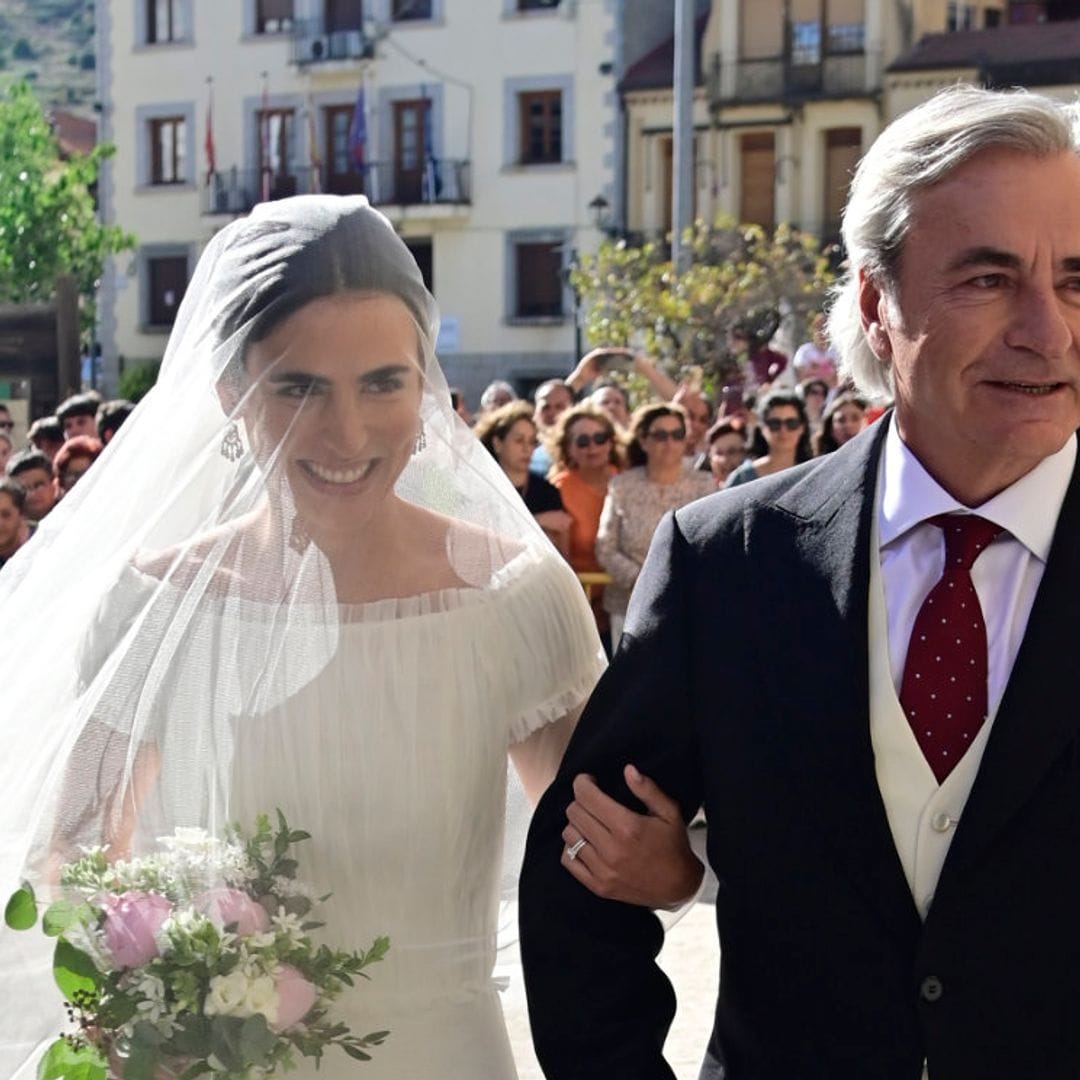 Blanca, hija de Carlos Sainz, una novia velada con vestido clásico y minimalista