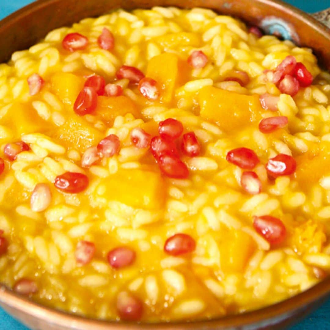 Arroz jugoso con melocotón y granada