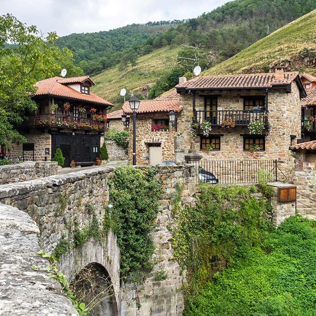 Un pueblo de postal y un bosque de secuoyas gigantes en Cantabria