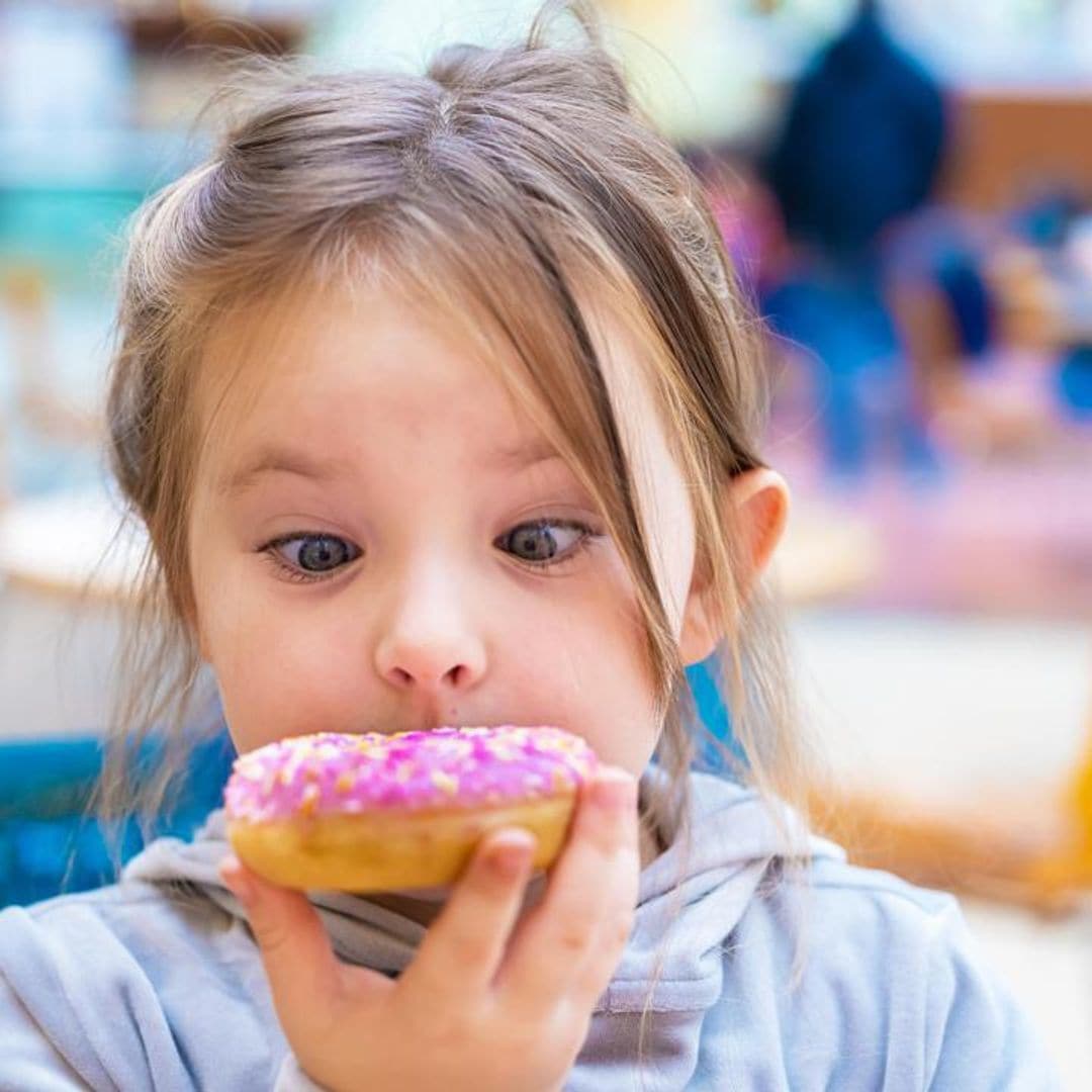 ni a comiendo donut