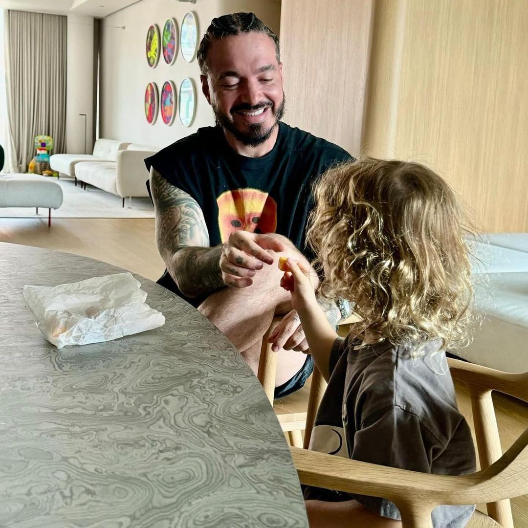 La adorable reacción de Río, el hijo de J Balvin, al enterarse que su papá es una estrella musical