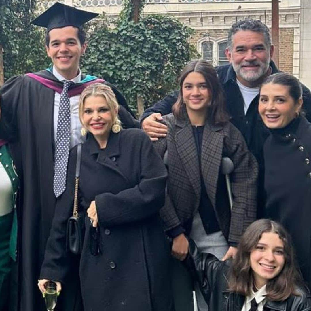 Itatí Cantoral y Eduardo Santamarina, reunidos en Londres para celebrar la graduación de su hijo Eduardo