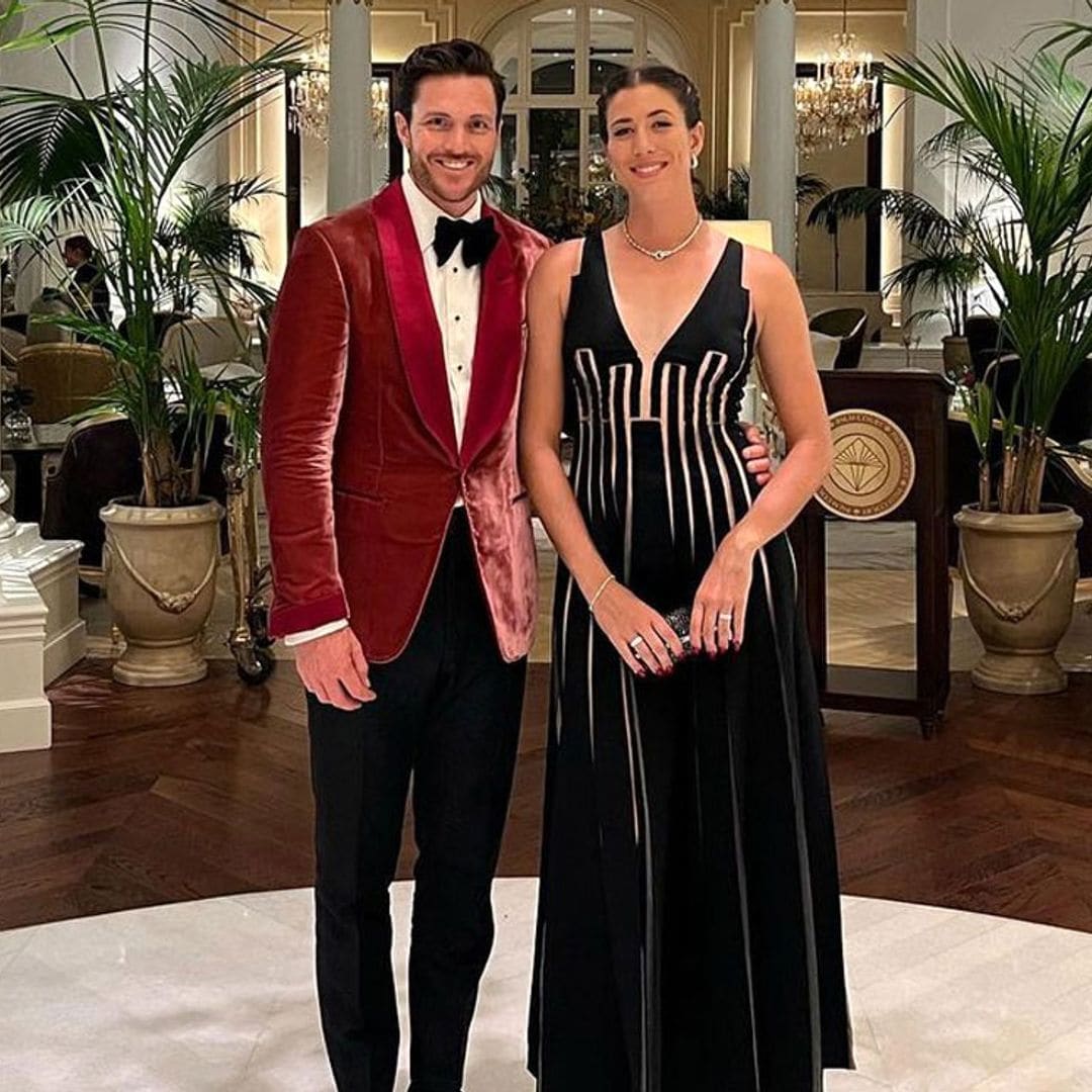 ¡Puro glamour! Garbiñe Muguruza y Arthur Borges derrochan amor y elegancia en una velada inolvidable