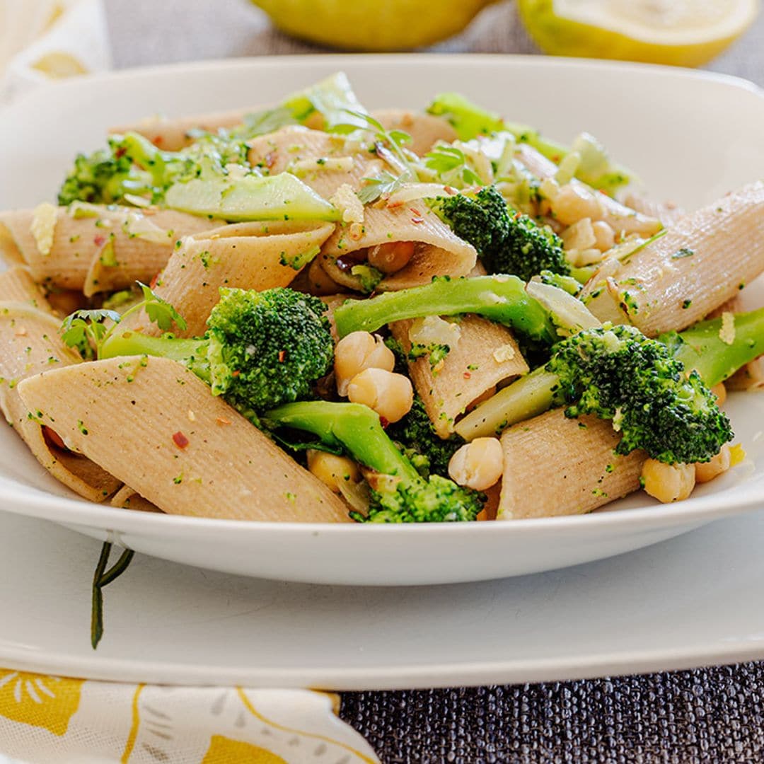 'Rigatoni' de garbanzos con brócoli