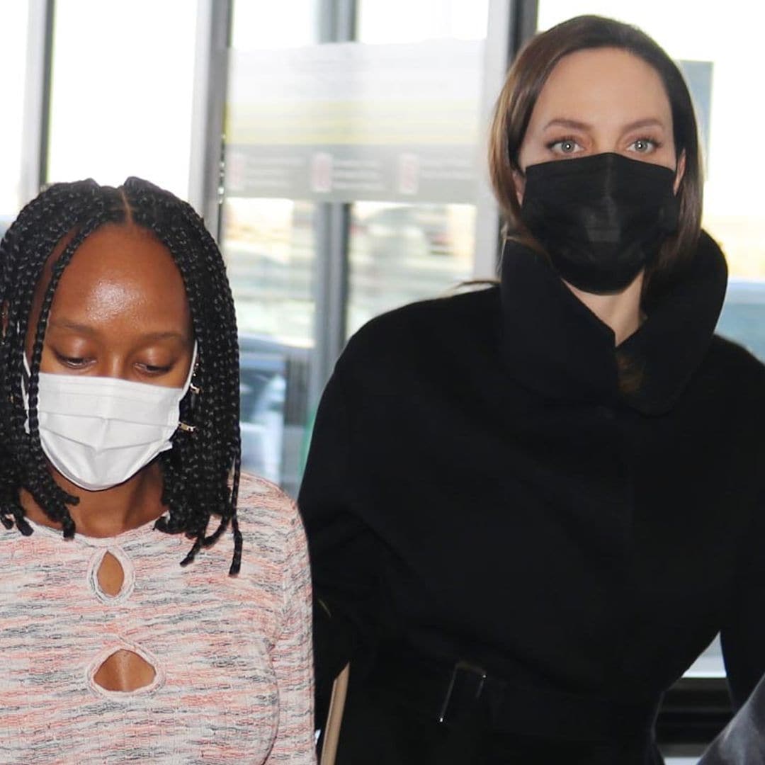 Angelina Jolie y su hija Zahara, looks a juego con el abrigo más favorecedor de las 'royals'