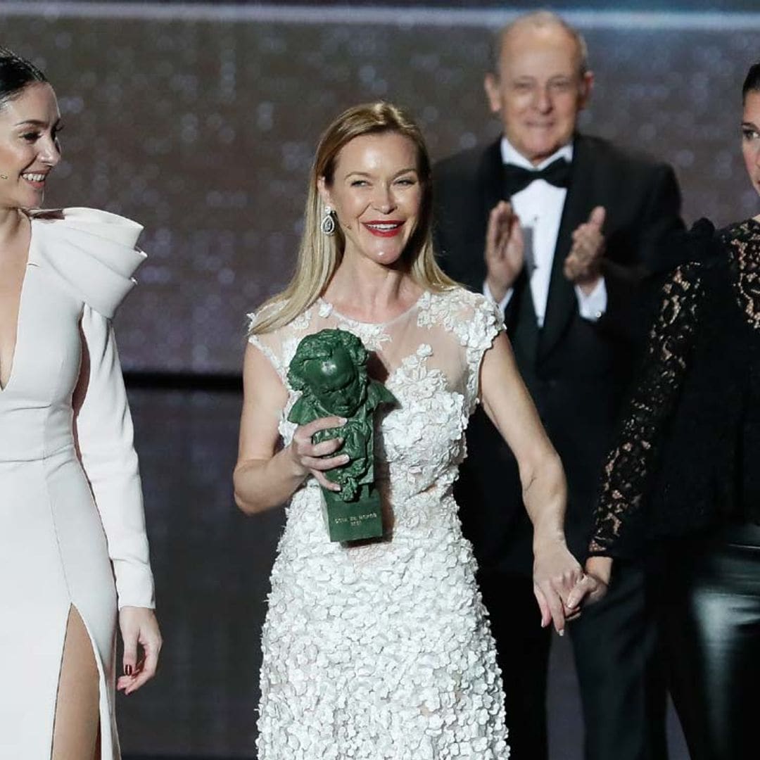 ¡Pura emoción! María, Celia y Tamara recogen el Goya de Honor de su madre Pepa Flores, la gran ausente de la noche