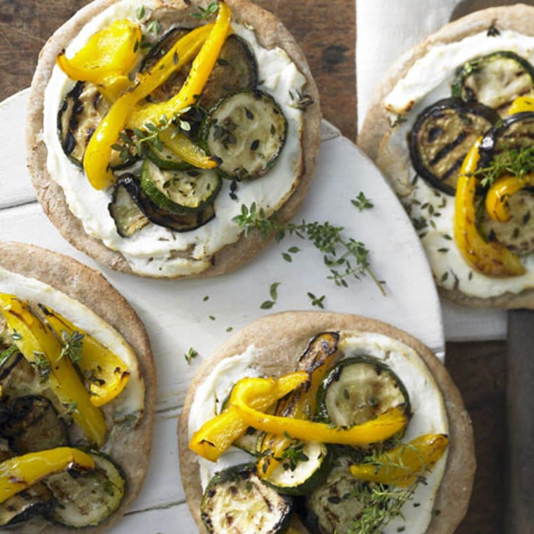 Mini pizzas de espelta con verduras y ricotta