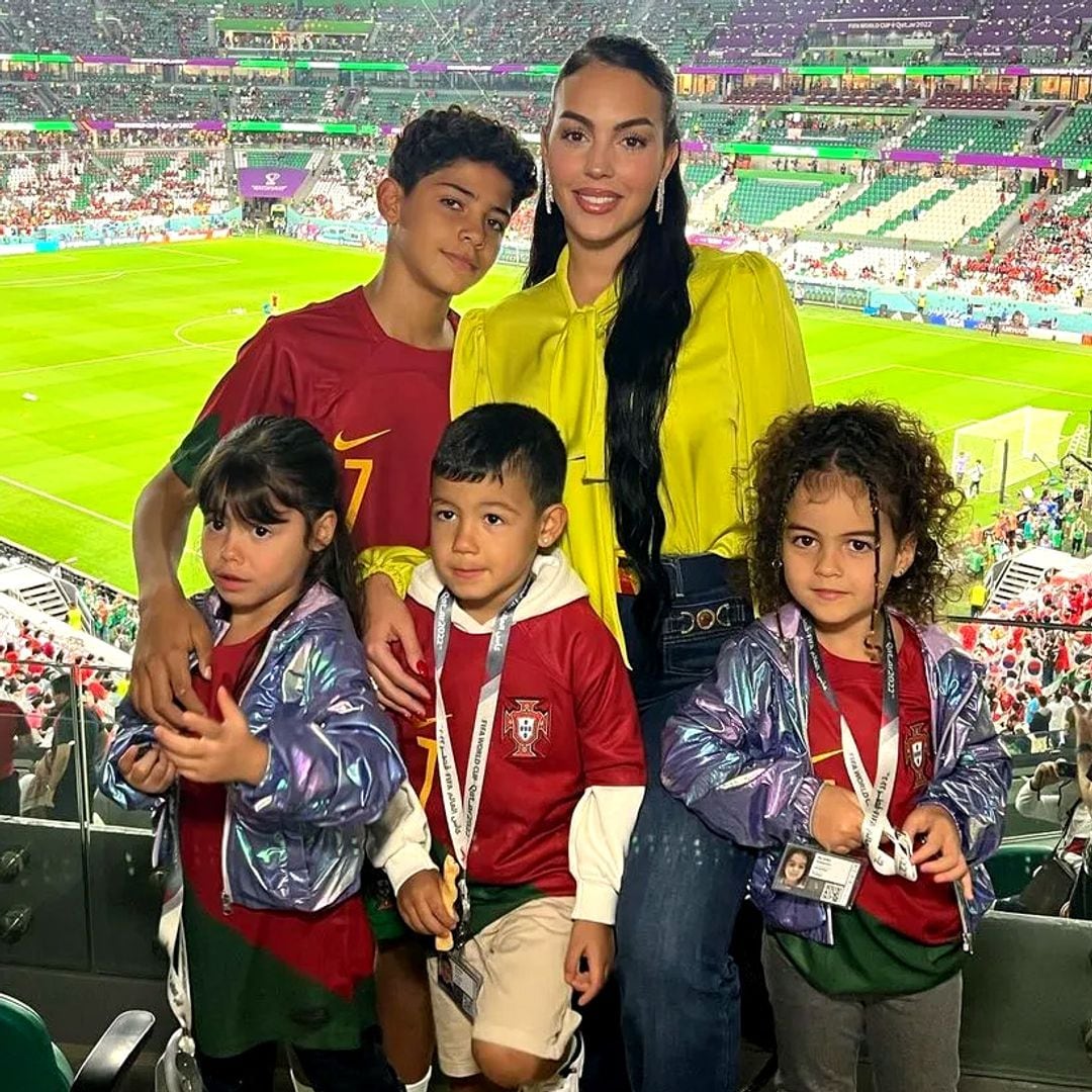 Georgina deja atrás la neumonía: noche de Halloween con sus hijos y tarde de fútbol animando a Cristiano