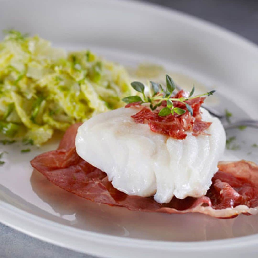 Bacalao con crujiente de jamón y crema de hinojo