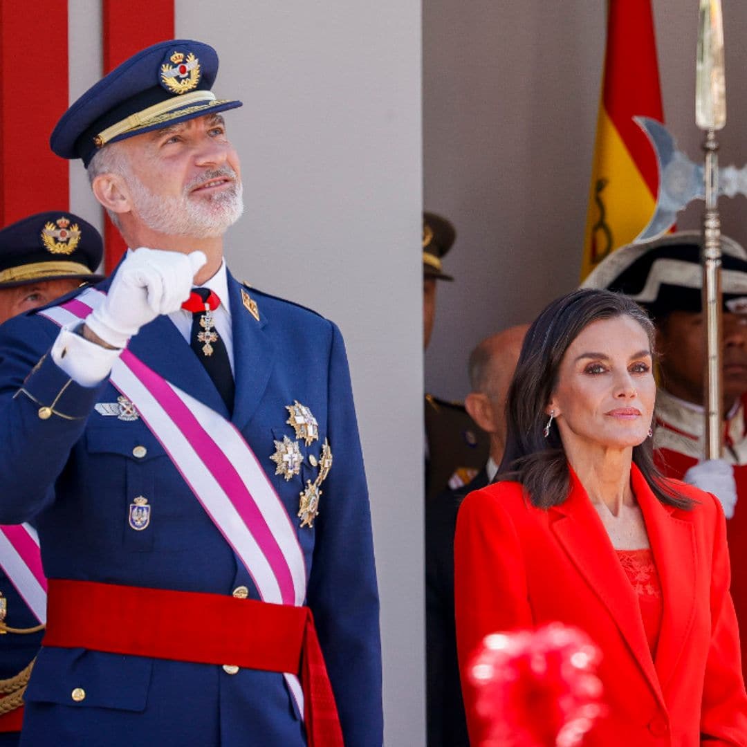 Los Reyes presiden el desfile de las Fuerzas Armadas en Oviedo, un acto muy especial por doble motivo