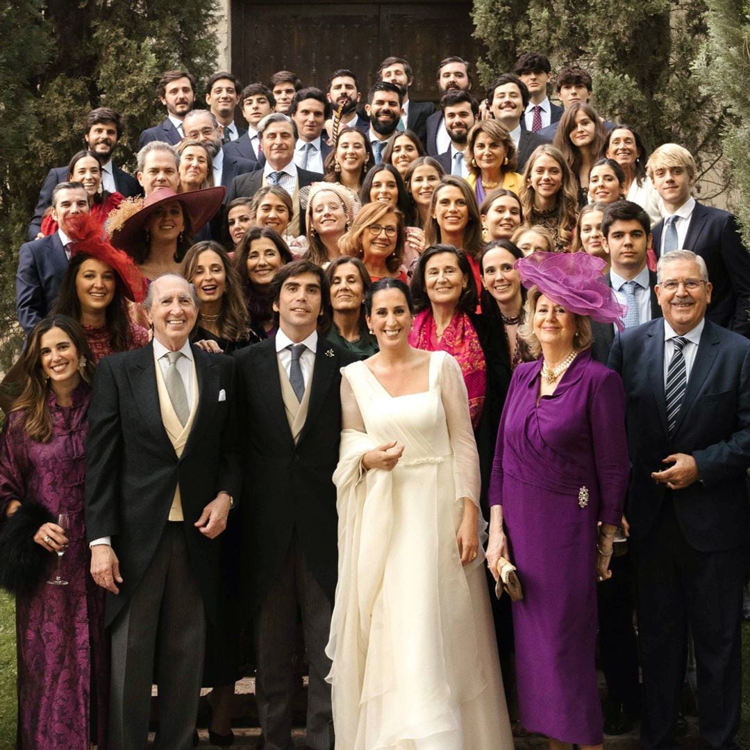 Beatriz Lizarriturri y Juan Ruiz de Velasco con sus invitados