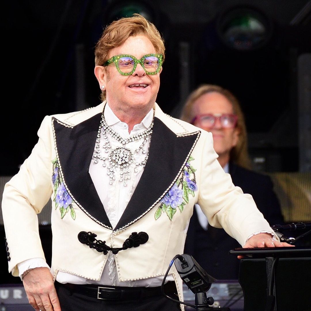 Elton John pierde parte de la visión de un ojo tras una infección